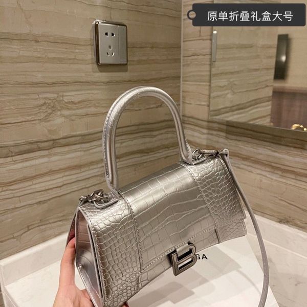 2021 new hourglass portable messenger head leather fashionable women's crescent bagaddm
2021 new hourglass portable messenger head leather fashionable women's crescent bagaddm