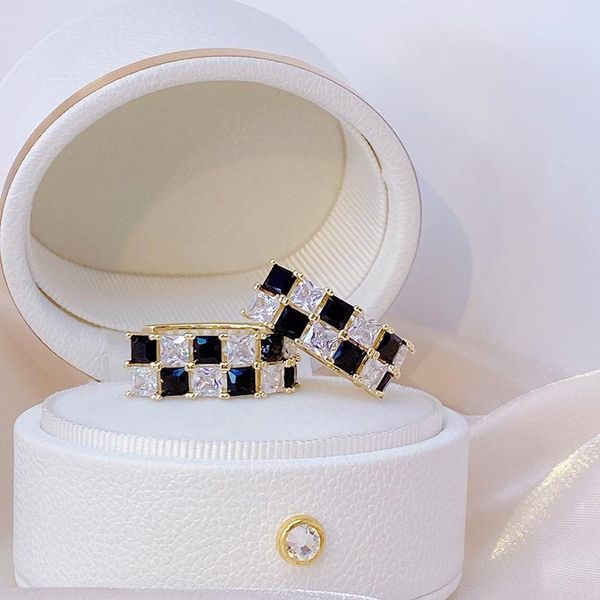 hoop & huggie 2021 trend design sense hollow black and white checkerboard circle earrings female temperament all-match ring, Golden;silver
hoop & huggie 2021 trend design sense hollow black and white checkerboard circle earrings female temperament all-match ring, Golden;silver
