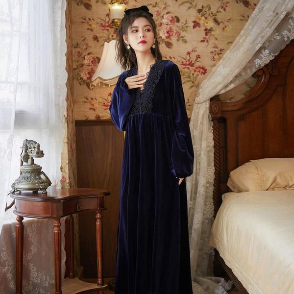 women's sleepwear autumn winter romantic style women velvet luxury long nightdress home warm sleep dress 2021 lace trim v-neck nightgow, Black;red
women's sleepwear autumn winter romantic style women velvet luxury long nightdress home warm sleep dress 2021 lace trim v-neck nightgow, Black;red