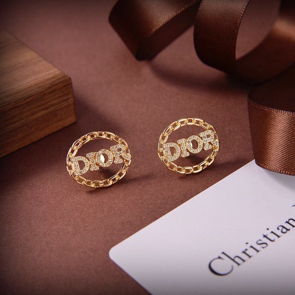 2021 new designer family women's geometric round hollow letter inlaid earrings and earrings, Golden
2021 new designer family women's geometric round hollow letter inlaid earrings and earrings, Golden