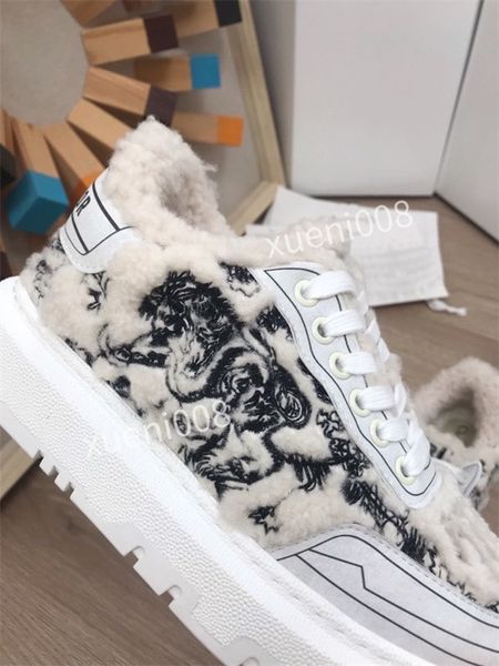 2022 quality fashion leather star women designer boots martin short autumn winter ankle exquisite woman shoes cowboy booties by bagandshoe z, Black
2022 quality fashion leather star women designer boots martin short autumn winter ankle exquisite woman shoes cowboy booties by bagandshoe z, Black