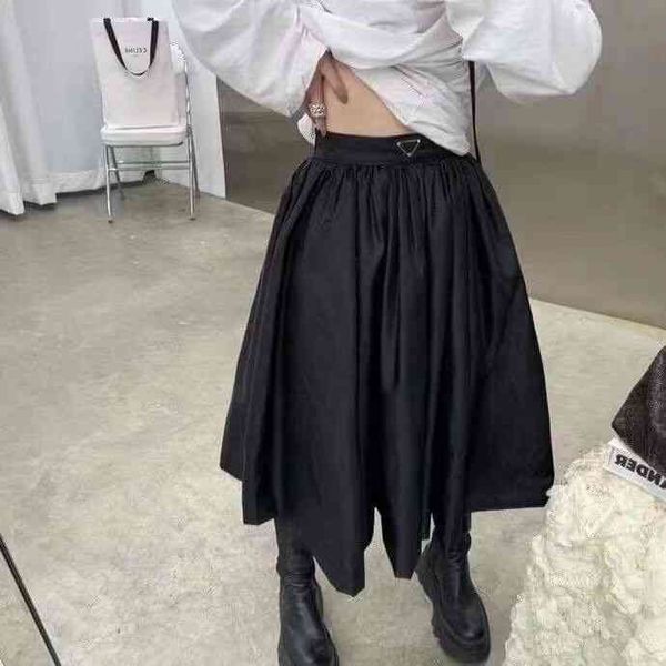 2022 factory wholesale new model early spring classic metal nylon high waist pleated umbrella skirt, Black
2022 factory wholesale new model early spring classic metal nylon high waist pleated umbrella skirt, Black