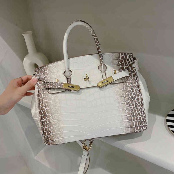advanced sense crocodile pattern 2021 new style messenger bag fashion lady kelly one shoulder handbag
advanced sense crocodile pattern 2021 new style messenger bag fashion lady kelly one shoulder handbag