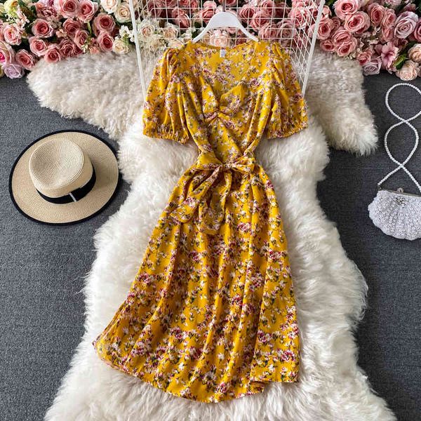 summer vintage puff sleeve lace up waist v-neck floral dress for womens high ruffle midi print chiffon vestidos 210420, Black;gray
summer vintage puff sleeve lace up waist v-neck floral dress for womens high ruffle midi print chiffon vestidos 210420, Black;gray