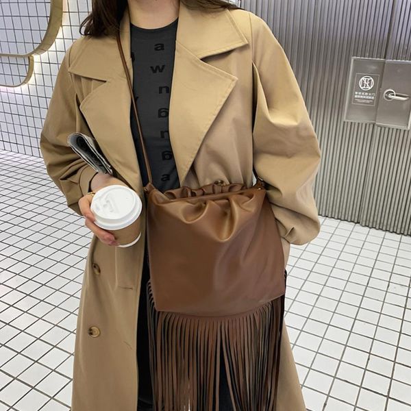 totes 2021 fashion tassel shoulder bag for women brand design pleated cloud crossbody bags female casual travel ladies handbags
totes 2021 fashion tassel shoulder bag for women brand design pleated cloud crossbody bags female casual travel ladies handbags