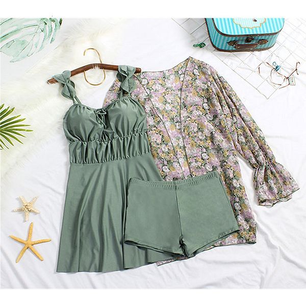 swimwear suit girl three-piece sweet conservative school students show thin and smock spring resort, White;black
swimwear suit girl three-piece sweet conservative school students show thin and smock spring resort, White;black