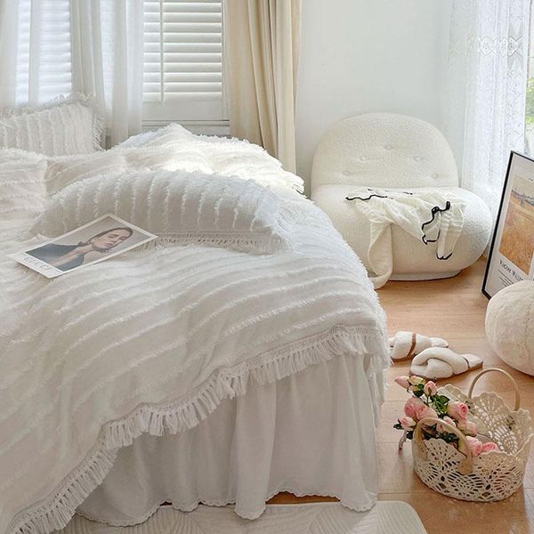 bedding sets 3/4pcs luxury set white tassel princess style duvet cover bed linen sheet quilt covers bedspread on the
bedding sets 3/4pcs luxury set white tassel princess style duvet cover bed linen sheet quilt covers bedspread on the
