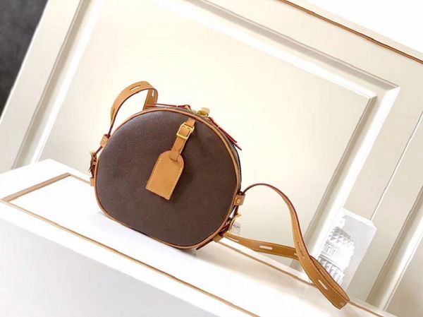 luxurys designers bags mini chapeaux handbag round shoulder bag lady belt packet m44699 rounds cake pack
luxurys designers bags mini chapeaux handbag round shoulder bag lady belt packet m44699 rounds cake pack