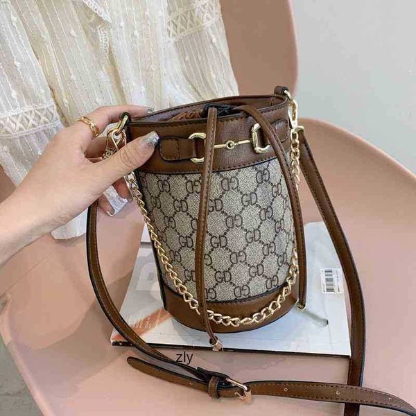 2021 tiktok, new edition, korean version, the same letter, cylinder, bag, female, sense all match, large capacity zly
2021 tiktok, new edition, korean version, the same letter, cylinder, bag, female, sense all match, large capacity zly