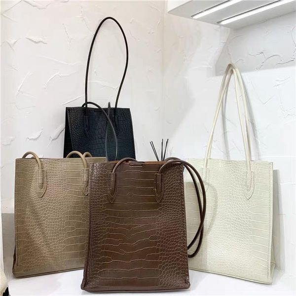 leisure crocodile leather lady's handbag, large capacity shopping 2021 evening bags
leisure crocodile leather lady's handbag, large capacity shopping 2021 evening bags