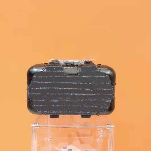 happy_buy_bag 2022 latest personal bag aluminum grain calfskin saddle bag clutch and shoulder messenger bag mini bags o010
happy_buy_bag 2022 latest personal bag aluminum grain calfskin saddle bag clutch and shoulder messenger bag mini bags o010