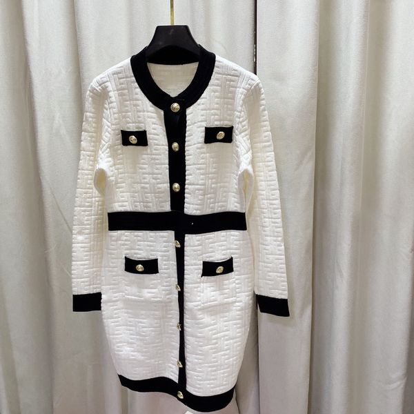 2021 autumn winter long sleeve o neck print fashion milan runway dress designer dress brand same style dress 1007-10, Black;pink
2021 autumn winter long sleeve o neck print fashion milan runway dress designer dress brand same style dress 1007-10, Black;pink