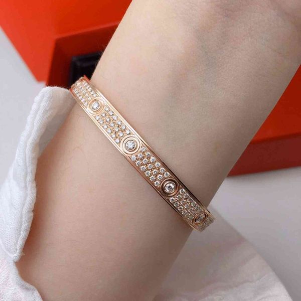 classic love couple bracelet fashion trend brand symbol love bracelet, Golden;silver
classic love couple bracelet fashion trend brand symbol love bracelet, Golden;silver