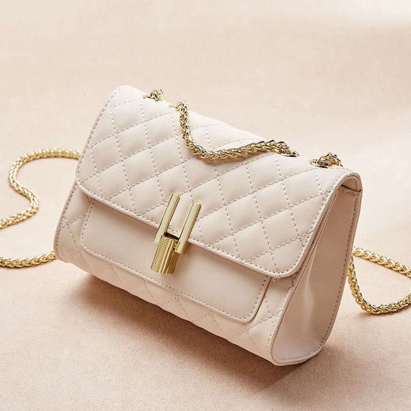 hbp fashion women's bag 2021 new head leather single shoulder slant span trend small fragrance rhombic chain
hbp fashion women's bag 2021 new head leather single shoulder slant span trend small fragrance rhombic chain