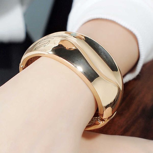 irregular surface alloy big bangles bracelets punk statement cuff bracelets for women fashion party jewelry uken q0717, Black
irregular surface alloy big bangles bracelets punk statement cuff bracelets for women fashion party jewelry uken q0717, Black