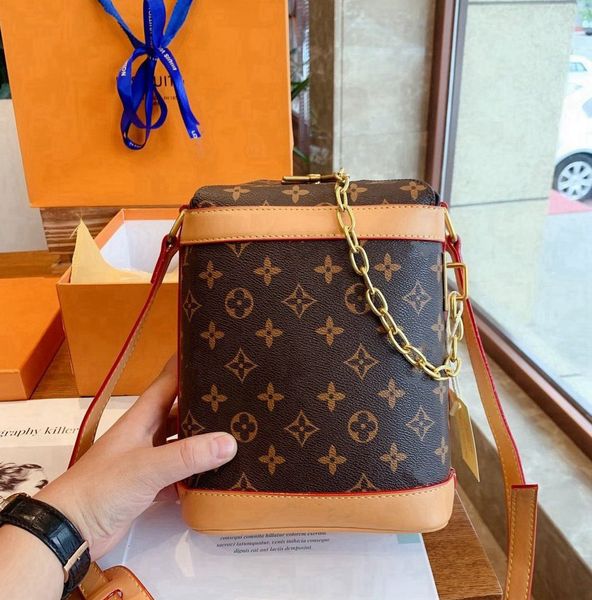 luxury designers leather shoulder bag fashion women messenger bags chain handbag totes -l0810, Red;black
luxury designers leather shoulder bag fashion women messenger bags chain handbag totes -l0810, Red;black