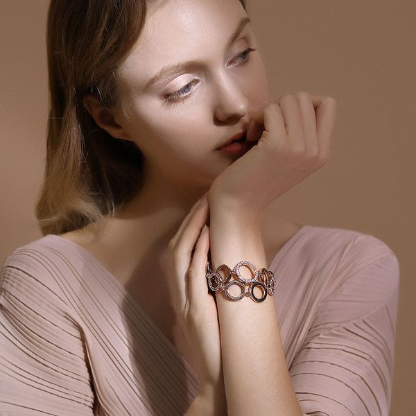 rose gold circles bracelet & bangles for women rhinestones paved double layer round female wedding jewelry 4 colors, Golden;silver
rose gold circles bracelet & bangles for women rhinestones paved double layer round female wedding jewelry 4 colors, Golden;silver