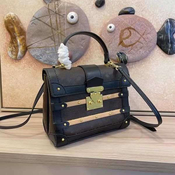 luxury brand european and american fashion hand bill of lading shoulder bag bamboo wicker nail accessories m45908
luxury brand european and american fashion hand bill of lading shoulder bag bamboo wicker nail accessories m45908