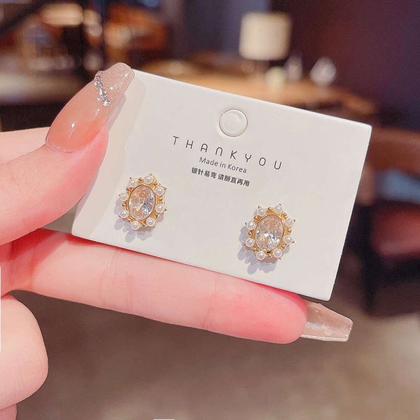 flash sense zircon earrings female simple pearl
flash sense zircon earrings female simple pearl