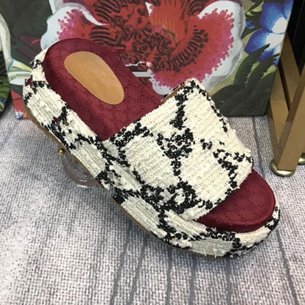 2021 latest embroidered slippers, leather lining, rubber sole 34-40. (size 41, made to order. no return, change) 3, Black
2021 latest embroidered slippers, leather lining, rubber sole 34-40. (size 41, made to order. no return, change) 3, Black
