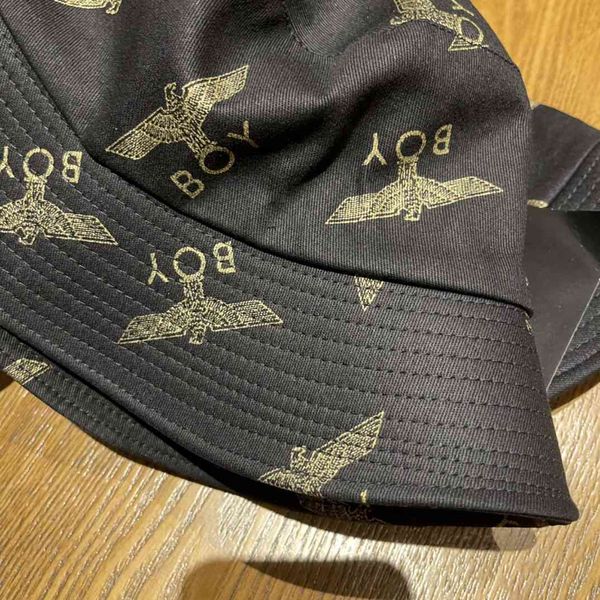 18 spring and autumn summer short eaves satin light board warm women's dome gold label fisherman's hat, Black;white
18 spring and autumn summer short eaves satin light board warm women's dome gold label fisherman's hat, Black;white