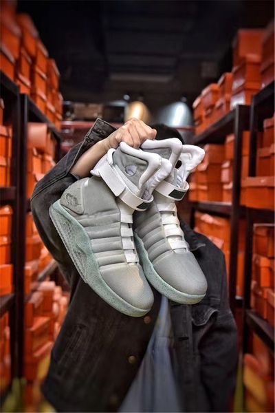 2021 authentic shoes mag back to the future fashion sneakers mens sports led lighting outdoor trainers with original box
2021 authentic shoes mag back to the future fashion sneakers mens sports led lighting outdoor trainers with original box