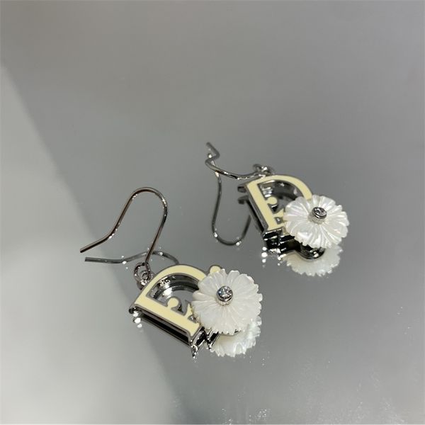2021 new designer minority vintage white shell flower letter family medieval temperament minority unique ear hook light luxury earrings, Silver
2021 new designer minority vintage white shell flower letter family medieval temperament minority unique ear hook light luxury earrings, Silver
