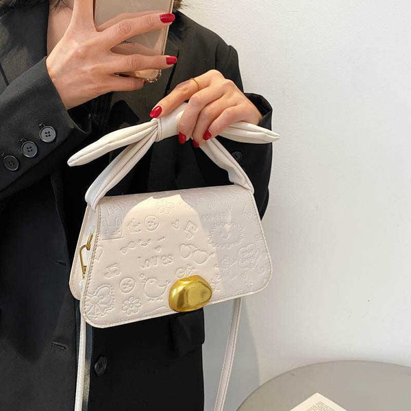 2021 niche fashion versatile portable small square girl's single shoulder embossed msenger bag
2021 niche fashion versatile portable small square girl's single shoulder embossed msenger bag