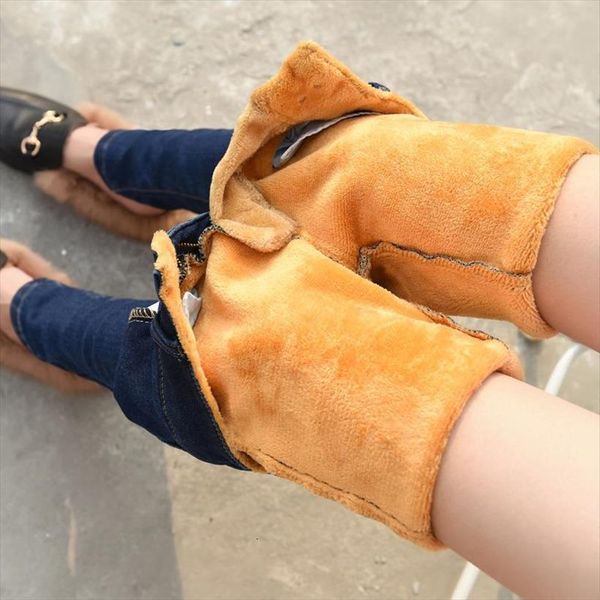 winter jeans elastic soft thickened women pants velvet black warm snow denim pencil trousers, Black;white
winter jeans elastic soft thickened women pants velvet black warm snow denim pencil trousers, Black;white