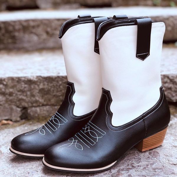 women's leather autumn winter 2021 large black and white embroidered martin boots
women's leather autumn winter 2021 large black and white embroidered martin boots