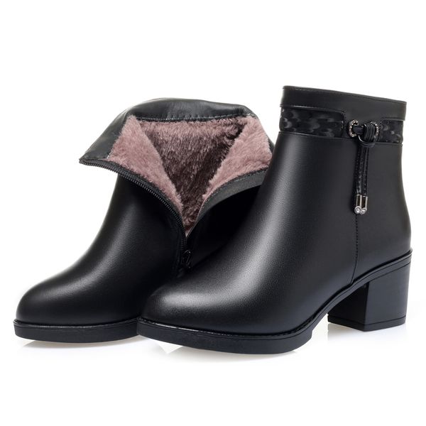 genuine leather women boots 2020 winter thick wool lined ankle mother women snow boots large size women winter shoes 42 43, Black
genuine leather women boots 2020 winter thick wool lined ankle mother women snow boots large size women winter shoes 42 43, Black