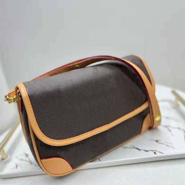 cross body bags postman's bag fashion women's shoulder bag handbag letter buckle envelope flap retro style simple urban girl leath
cross body bags postman's bag fashion women's shoulder bag handbag letter buckle envelope flap retro style simple urban girl leath