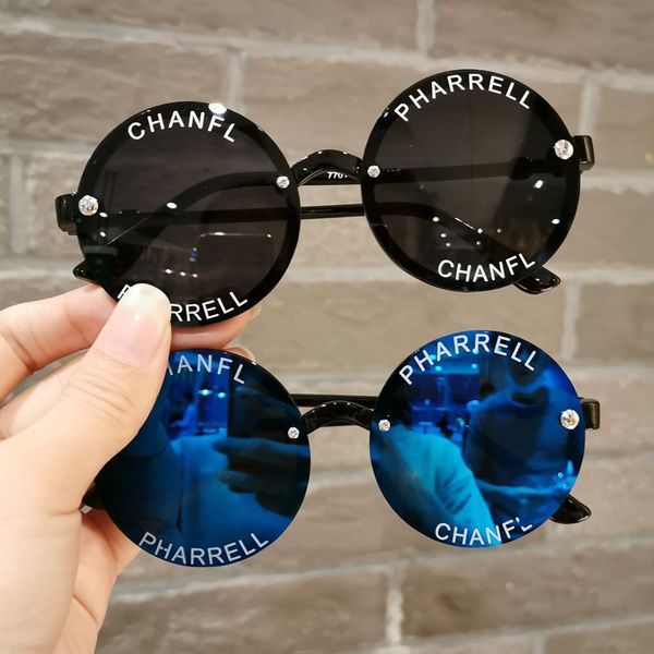 sunglasses children's boys cute anti ultraviolet children's sunglasses fashion girl baby fashion letter, White;black
sunglasses children's boys cute anti ultraviolet children's sunglasses fashion girl baby fashion letter, White;black