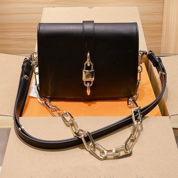 women handbag crossbody shoulder bag magnetic message bags genuine leather classic letter chunky chain vintage lock hardware adjustable remo
women handbag crossbody shoulder bag magnetic message bags genuine leather classic letter chunky chain vintage lock hardware adjustable remo