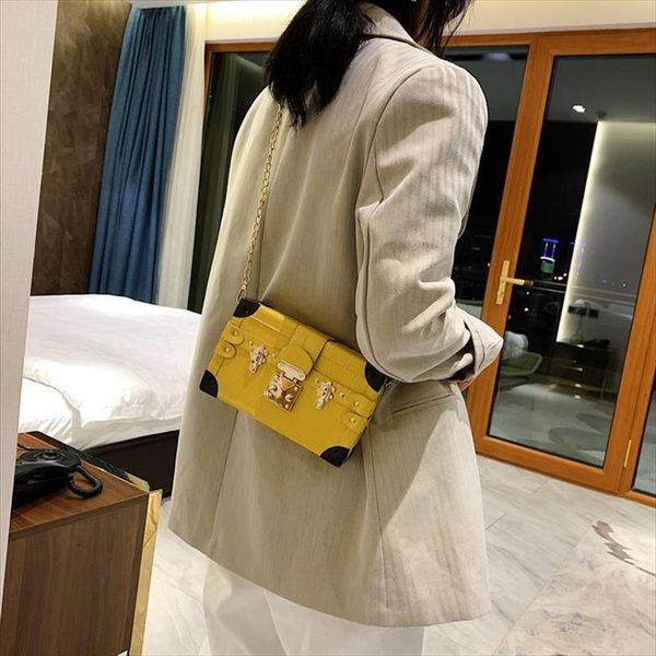 box ladies rivets fashion messenger bags small square women bag 2020 new female shoulder packages
box ladies rivets fashion messenger bags small square women bag 2020 new female shoulder packages