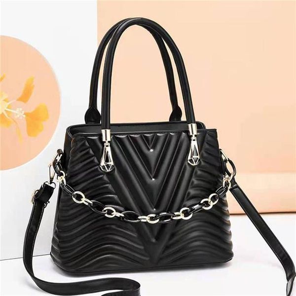 evening bags chain embossed shoulder trend large capacity crossbody bag woman pu leather solid color handbag simple luxury tote
evening bags chain embossed shoulder trend large capacity crossbody bag woman pu leather solid color handbag simple luxury tote