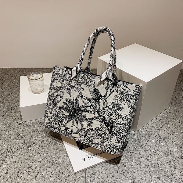 2021 large capacity tote bag jacquard embroidery cotton linen handbag women's exquisite portable shopping canvas
2021 large capacity tote bag jacquard embroidery cotton linen handbag women's exquisite portable shopping canvas