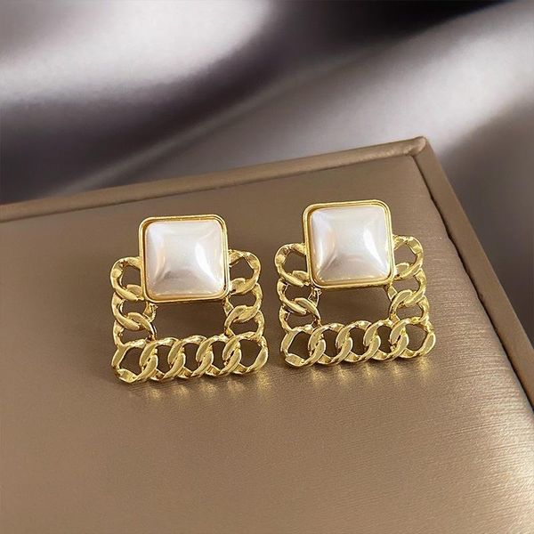 stud fashion metal braid earrings for women 2021 girls vintage geometric pearl simple korean majur jewelry accessories, Golden;silver
stud fashion metal braid earrings for women 2021 girls vintage geometric pearl simple korean majur jewelry accessories, Golden;silver