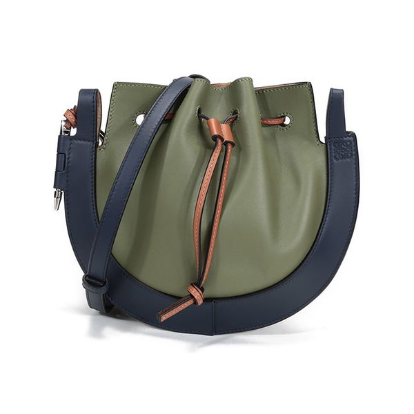 loewe / luo yiwei women's cowhide horseshoe one shoulder messenger bag avocado green small a826303x03
loewe / luo yiwei women's cowhide horseshoe one shoulder messenger bag avocado green small a826303x03