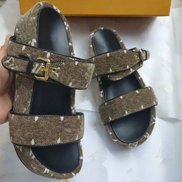 designer sandals womens slippers summer slippers beach shoes platform womens sandals home slippers metal buckle casual shoes 35-42, Black
designer sandals womens slippers summer slippers beach shoes platform womens sandals home slippers metal buckle casual shoes 35-42, Black
