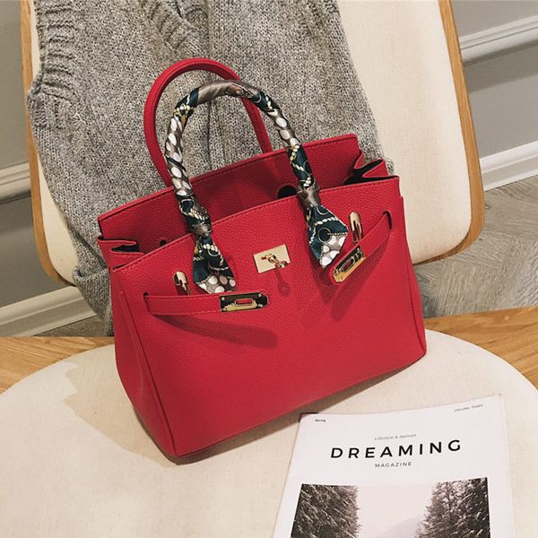 red wedding women 2020 new fashion classic bridal engagement atmosphere hand bag big
red wedding women 2020 new fashion classic bridal engagement atmosphere hand bag big