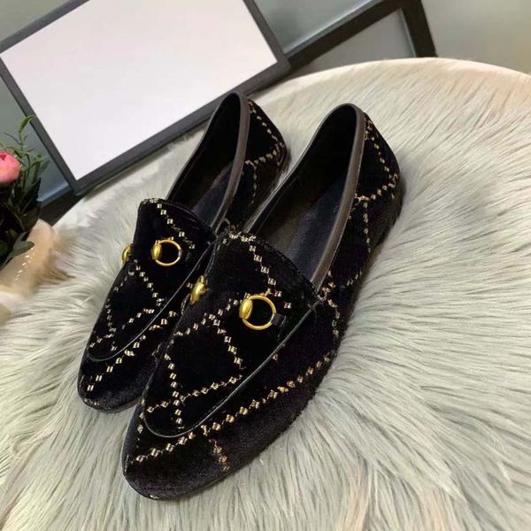 men shoes loafers women casual boat shoe grained calfskin hand sewing uppers rubber pad outsole letter decoration brown black white with box
men shoes loafers women casual boat shoe grained calfskin hand sewing uppers rubber pad outsole letter decoration brown black white with box