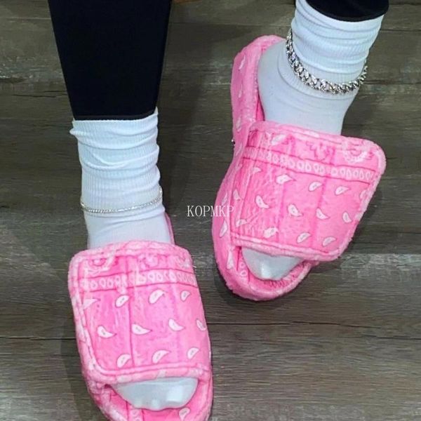 slippers european and american 2022 women fall winter cashew flower furry slides satin silk cotton flat ins slipper 43, Black
slippers european and american 2022 women fall winter cashew flower furry slides satin silk cotton flat ins slipper 43, Black