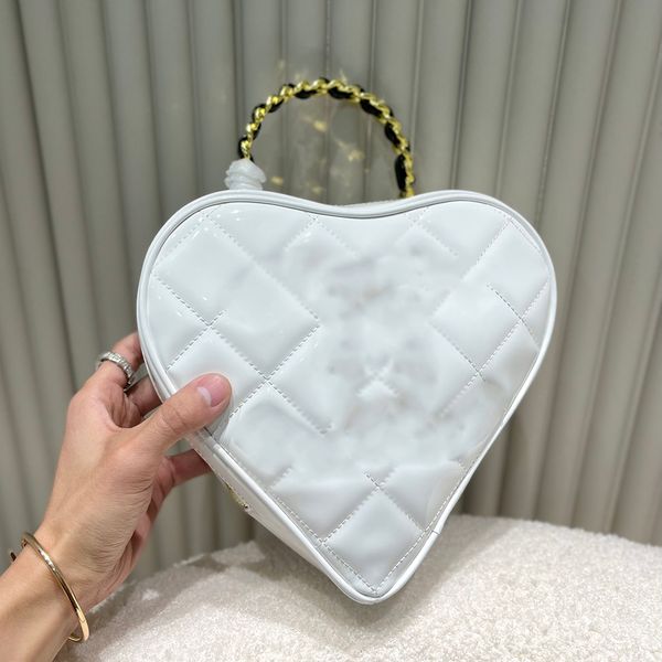 2022ss spring heart style valentine day bags classic handle totes quilted patent leather famous luxury designer clutch mini cosmetic vanity
2022ss spring heart style valentine day bags classic handle totes quilted patent leather famous luxury designer clutch mini cosmetic vanity