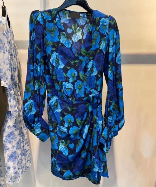 magebop 2021 latest women stylish 100% silk floral print long sleeve wrap v neck mini casual dress with waist tie dresses, Black;gray
magebop 2021 latest women stylish 100% silk floral print long sleeve wrap v neck mini casual dress with waist tie dresses, Black;gray