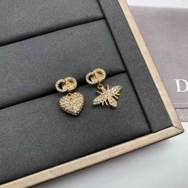 2021 new designer family's heart-shaped bee studded earrings, Golden