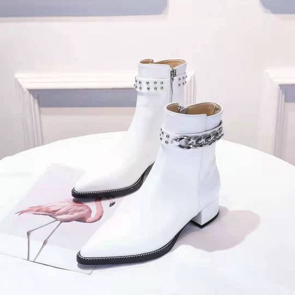 2021 paris fashion week high end customization women designer boots desert boot flamingos love arrow 100% real leather medal coarse non-slip, Black
2021 paris fashion week high end customization women designer boots desert boot flamingos love arrow 100% real leather medal coarse non-slip, Black