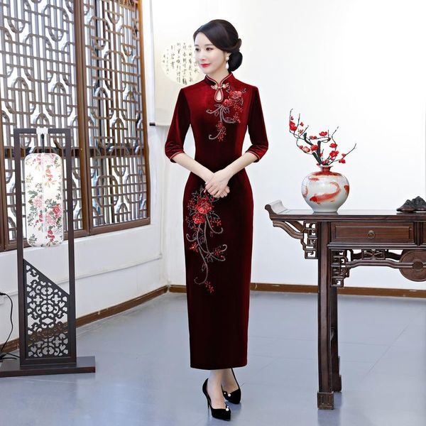 ethnic clothing autumn women seven points sleeve long qipao elegant orientale banquet embroidery beading velour cheongsam oversize 4xl, Red
ethnic clothing autumn women seven points sleeve long qipao elegant orientale banquet embroidery beading velour cheongsam oversize 4xl, Red