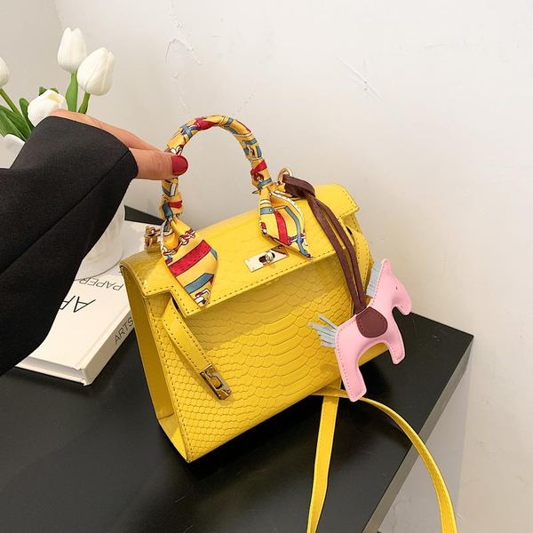 evening bags women shoulder retro handbag large capacity 2021 summer luxury travel messenger bag designer handbags
evening bags women shoulder retro handbag large capacity 2021 summer luxury travel messenger bag designer handbags
