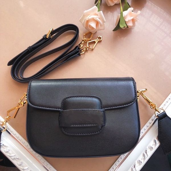 fashion messenger bag big brand classic lock design chain package suitable for a variety of occasions, multi-color optional
fashion messenger bag big brand classic lock design chain package suitable for a variety of occasions, multi-color optional